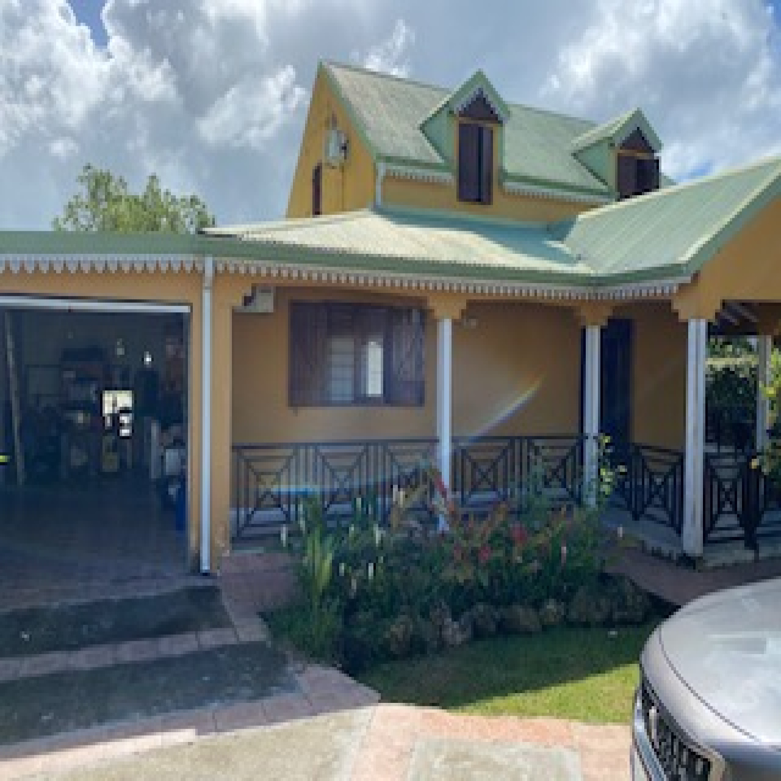 vente À Baie-Mahault, villa à acheter avec 7 pièces avec KARUKIMO